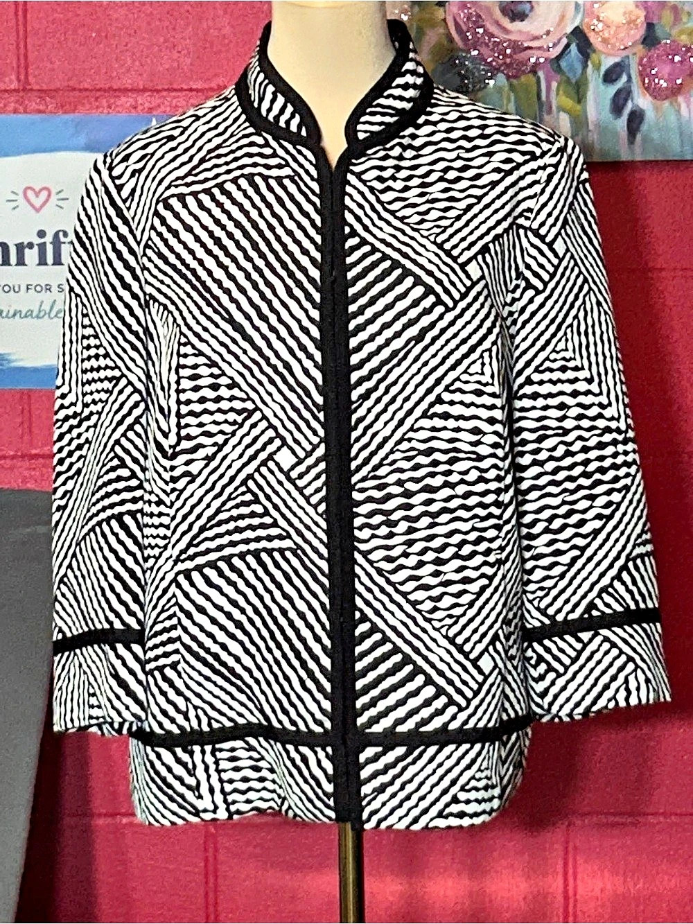 Chico's Geometric Print Jacket in Black & white with Pink interior lining Size 2